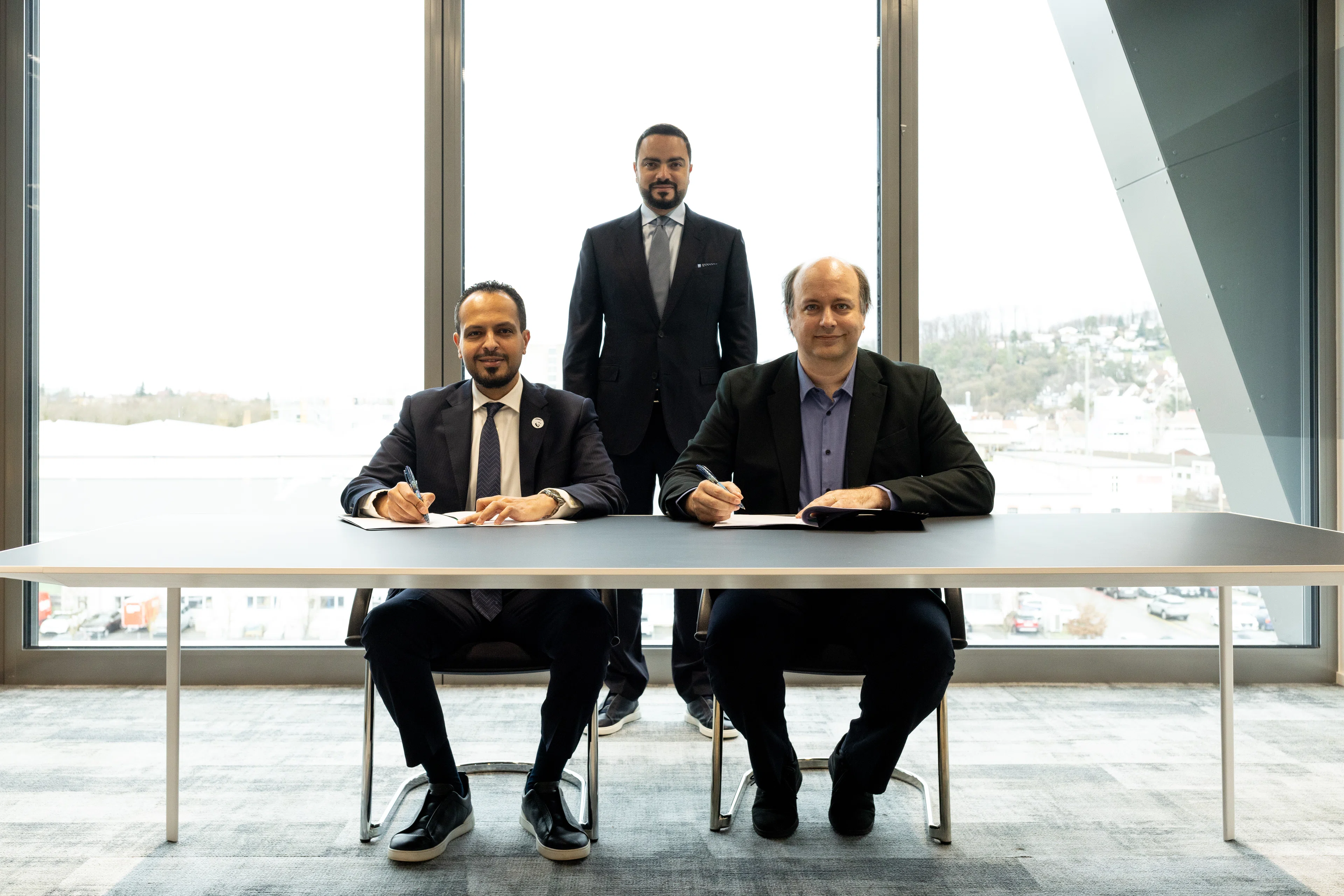 PHOENIQS und EHC INvestment